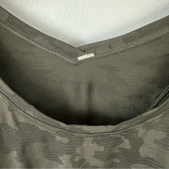Lululemon Deep Camo Run For Days Tank - Picture 15 of 16